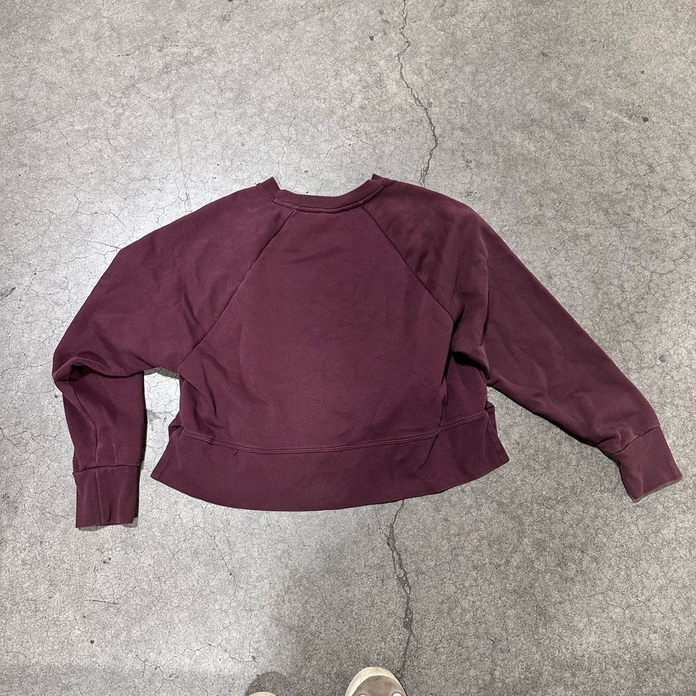 Nike Sweatshirt Womens Small Maroon Cropped Crewneck Embossed Logo Vintage - Picture 3 of 8